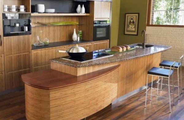 Dapur dengan elemen bambu pada dinding dan langit-langit